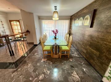 Casa de 5 ambientes, Vicente López · Casa en Venta 3 Dorm., Piscina, Quincho y Playroom - Olivos