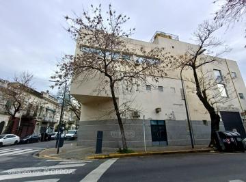 Edificio · 1010m² · Alquiler de Edificio en Block con Habilitación Transferible Para Droguería. Entrada de Transportes.