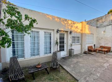 PH · 61m² · 3 Ambientes · 1 Cochera · PH en Venta en Temperley 3 Ambientes