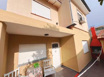 PH · 104m² · 5 Ambientes · Excelente PH 5amb. Gran Patio de 138 m². Banfield