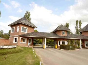 Casa · 105m² · 4 Ambientes · 3 Cocheras · Casa en Venta en Club Campo La Taquara, Cañuelas