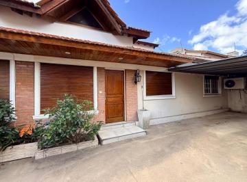 Casa · 90m² · 4 Ambientes · 1 Cochera · Chalet - S. a de Padua - 4 Ambientes - Barrio Cerrado Golf