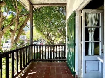 Casa · 300m² · 5 Ambientes · 3 Cocheras · Casa en Venta de 3 Dorm., con Jardín y Cochera - Olivos
