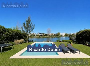 Casa · 180m² · 5 Ambientes · 4 Cocheras · Casa en El Canton