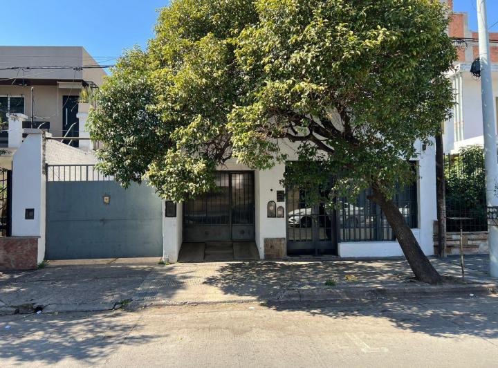 Bodega-Galpón · 180m² · 2 Ambientes · 1 Cochera