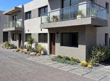 Casa · 90m² · 3 Ambientes · 2 Cocheras · Duplex en Complejo Privado Plaza Rodeo, Guaymallén