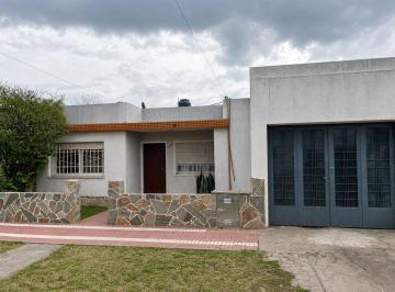 Casa · 126m² · 3 Ambientes · 2 Cocheras · Casa en Venta en Pergamino a Refaccionar