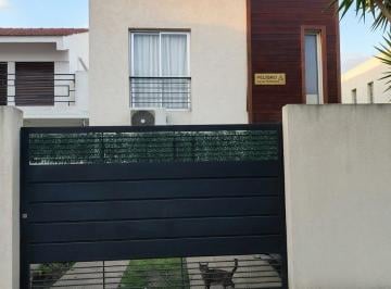 PH · 80m² · 3 Ambientes · 1 Cochera · PH en Ituzaingó Sur