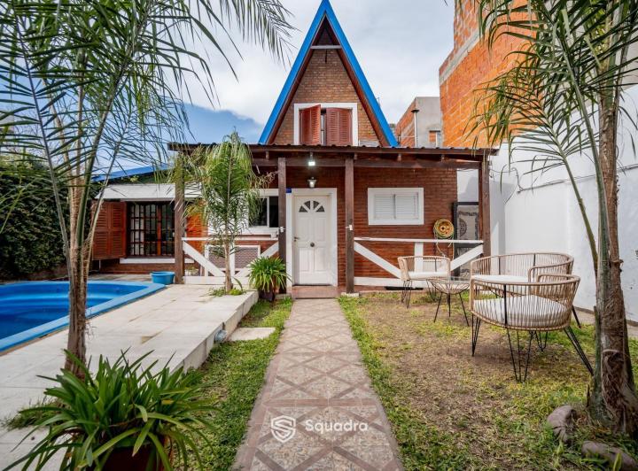Casa · 212m² · 6 Ambientes · 2 Cocheras