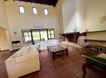 Casa · 200m² · 4 Ambientes · 3 Cocheras · Venta de Casa en La Celina, Ingeniero Maschwitz, Lote de 1000 m y Pileta.