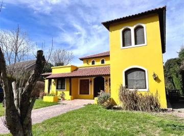 Casa · 200m² · 4 Ambientes · 3 Cocheras · Venta de Casa en La Celina, Ingeniero Maschwitz, Lote de 1000 m y Pileta.