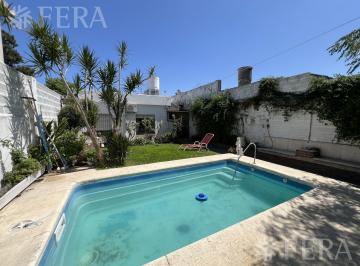 Casa · 156m² · 4 Ambientes · 2 Cocheras · Venta Casa 4 Ambientes con Cochera y Piscina en Wilde