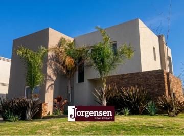 Casa de 4 ambientes, Escobar · Casa en Venta - Lote Esquina en Ceibos
