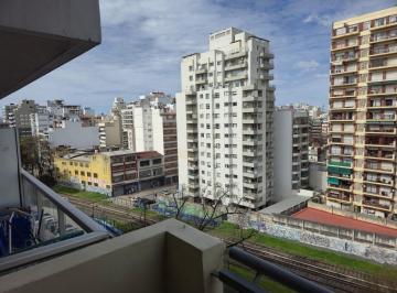 Departamento · 36m² · 1 Ambiente · Muy Lindo Depto Al Frente con Balcón y Vista Abierta. Baño Completo. Edif. con Pileta y Sum.