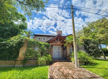 Quinta vacacional · 144m² · 1 Ambiente · 1 Cochera · Hermosa Quinta con Pileta en Barrio Belgrano