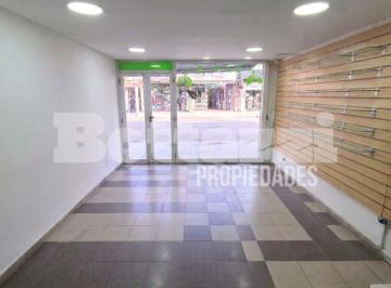 Local comercial · 100m² · 1 Ambiente · Local en Inmejorable Ubicación a m de La Estación