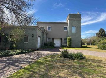 Casa · 216m² · 4 Ambientes · 1 Cochera · Venta Casa 4 Amb con 2 Lotes en La Emilia Ruta 28