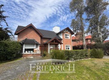 Casa · 210m² · 5 Ambientes · 5 Cocheras · Club de Campo La Tradición
