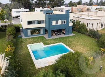 Casa · 271m² · 7 Ambientes · 6 Cocheras · Casa en Venta - Barrio Valdevez, Tristan Suarez
