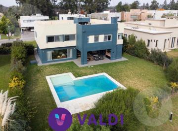 Casa · 271m² · 7 Ambientes · 6 Cocheras · Casa en Venta - Barrio Valdevez, Tristan Suarez