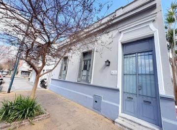Casa · 132m² · 5 Ambientes · San Isidro Zona La Calabria, Muy Linda Casa Estilo Colonial en Venta con 3/4 Dorm. y Jardín