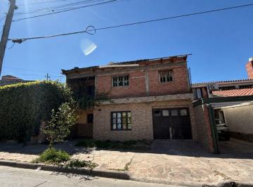 Casa · 170m² · 6 Ambientes · 1 Cochera · Venta Casa de 5 Dorm. Barrio Ciudad de Nieva