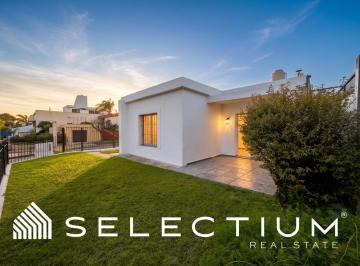 Casa · 175m² · 5 Ambientes · 1 Cochera · Casa 3 Dorm. en Altos de Villa Cabrera | Terreno de 275 m² Patio con Asador