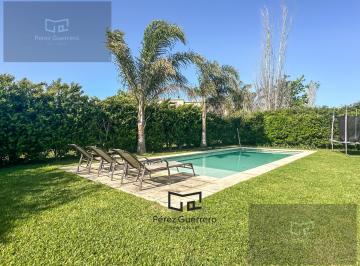 Casa · 255m² · 5 Ambientes · 2 Cocheras · Casa en Venta en El Canton con 4 Dorm. Lote Central Acepta Financiacion