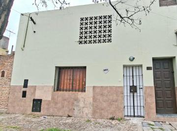 Casa en Venta de 3 ambientes Lanús Oeste · Casa Independiente de 3 Amb. con Amplio Patio
