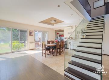 Casa · 270m² · 6 Ambientes · 1 Cochera · Venta - Casa 4 Dorm. y Comodín en Barrio Privado - Miraflores, Funes.
