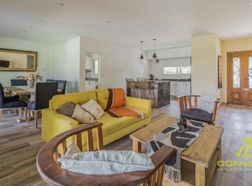 Casa · 180m² · 4 Ambientes · 4 Cocheras · Casa 4 Ambientes. Venta. Club de Campo La Concepción Lujan