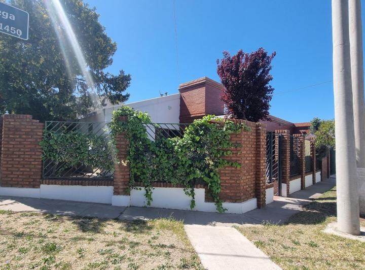 Casa · 165m² · 6 Ambientes · 1 Cochera