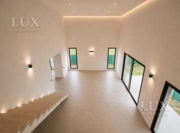 Casa · 282m² · 7 Ambientes · 4 Cocheras · Casa en Venta
