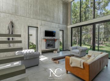 Casa · 260m² · 4 Ambientes · 1 Cochera · Casa en Venta en Costa Esmeralda Marítimo IV con Cochera