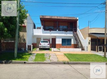 Casa · 4 Dormitorios · 1 Cochera · Casa Multifamiliar