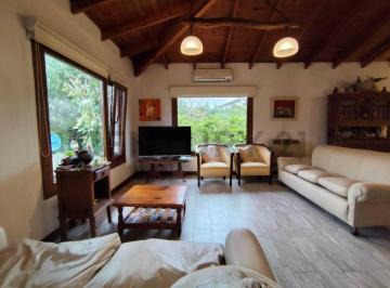 Casa · 160m² · 3 Dormitorios · Venta de Casa 3 Dorm. con Quincho y Pileta