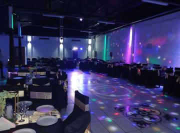 Local comercial · 490m² · 4 Ambientes · 3 Cocheras · Venta Salon de Eventos Mas Departamento 2 Ambientes, Piscina