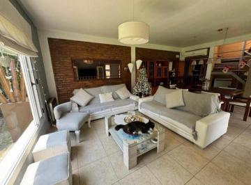 Casa · 142m² · 4 Ambientes · 1 Cochera · Casa Venta en Barrio El Carmencito Gulliermo E Hudson Apto Credito