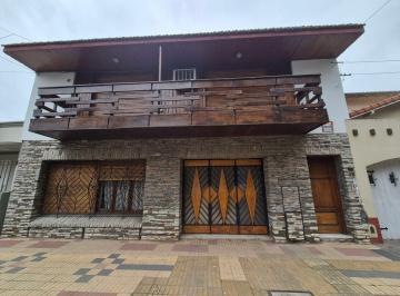 Departamento · 3 Ambientes · Departamento en Planta Alta con 2 Dorm. y Oficina. - Banfield Este - Apto Profesional.