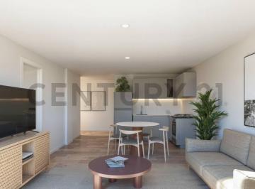 Departamento · 130m² · 4 Ambientes · Apartamento a Esterna de 2 Dorm. a Una Cuadra de Comercio
