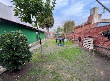 Casa · 200m² · 5 Ambientes · 2 Cocheras · Casa en Venta 4 Ambientes Temperley + Departamento