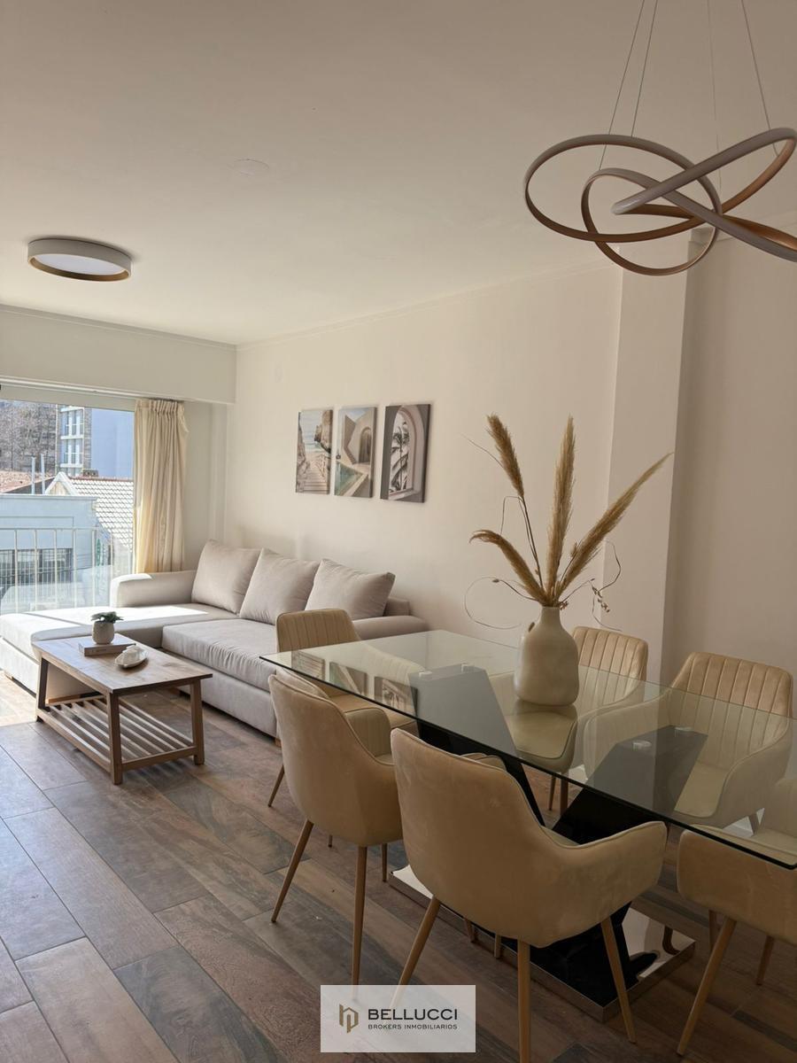 Departamento de 4 ambientes con espacio de cochera en venta