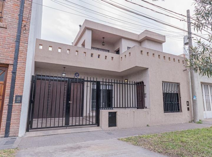 Casa · 138m² · 5 Ambientes · 1 Cochera