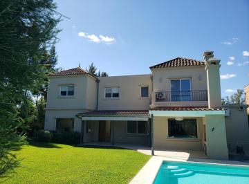 Casa · 235m² · 6 Ambientes · 1 Cochera · Conquipropiedades - Casa en Laguna del Sol - en Exclusividad