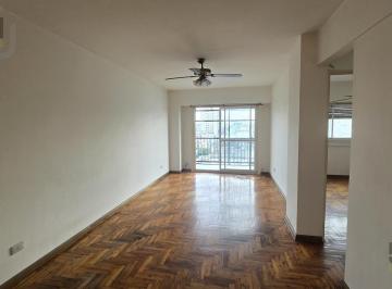 Departamento · 50m² · 3 Ambientes · Venta Departamento 3 Ambientes con Balcon Piso Alto Vista Abierta en Flores