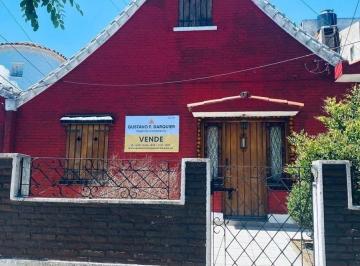 Casa · 139m² · 4 Ambientes · Casa (4 Rentas) Venta Ubicado en Turdera, Lomas de Zamora, G. B. a. Zona Sur