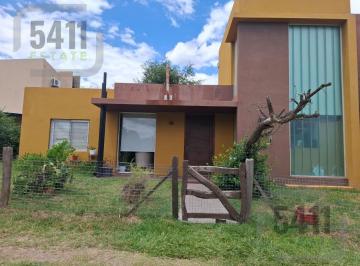 Casa · 92m² · 3 Ambientes · 1 Cochera · Venta Casa Mas Local en Las Moreras San Luis