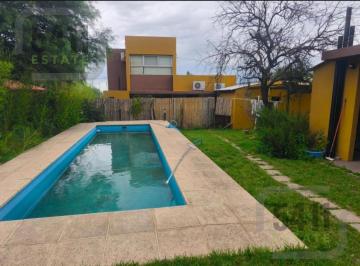 Casa · 84m² · 4 Ambientes · 1 Cochera · Venta Casa 4 Ambientes con Pileta en Las Moreras San Luis