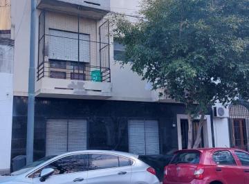 Departamento · 78m² · 3 Ambientes · Departamento de 3 Ambientes con Patio, en Alquiler en Flores (Límite con Caballito)