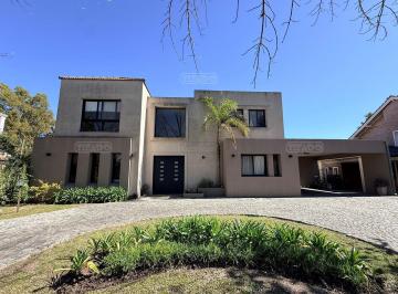 Casa · 266m² · 8 Ambientes · 2 Cocheras · Casa en Venta en Los Jazmines, Pilar del Este, Pilar